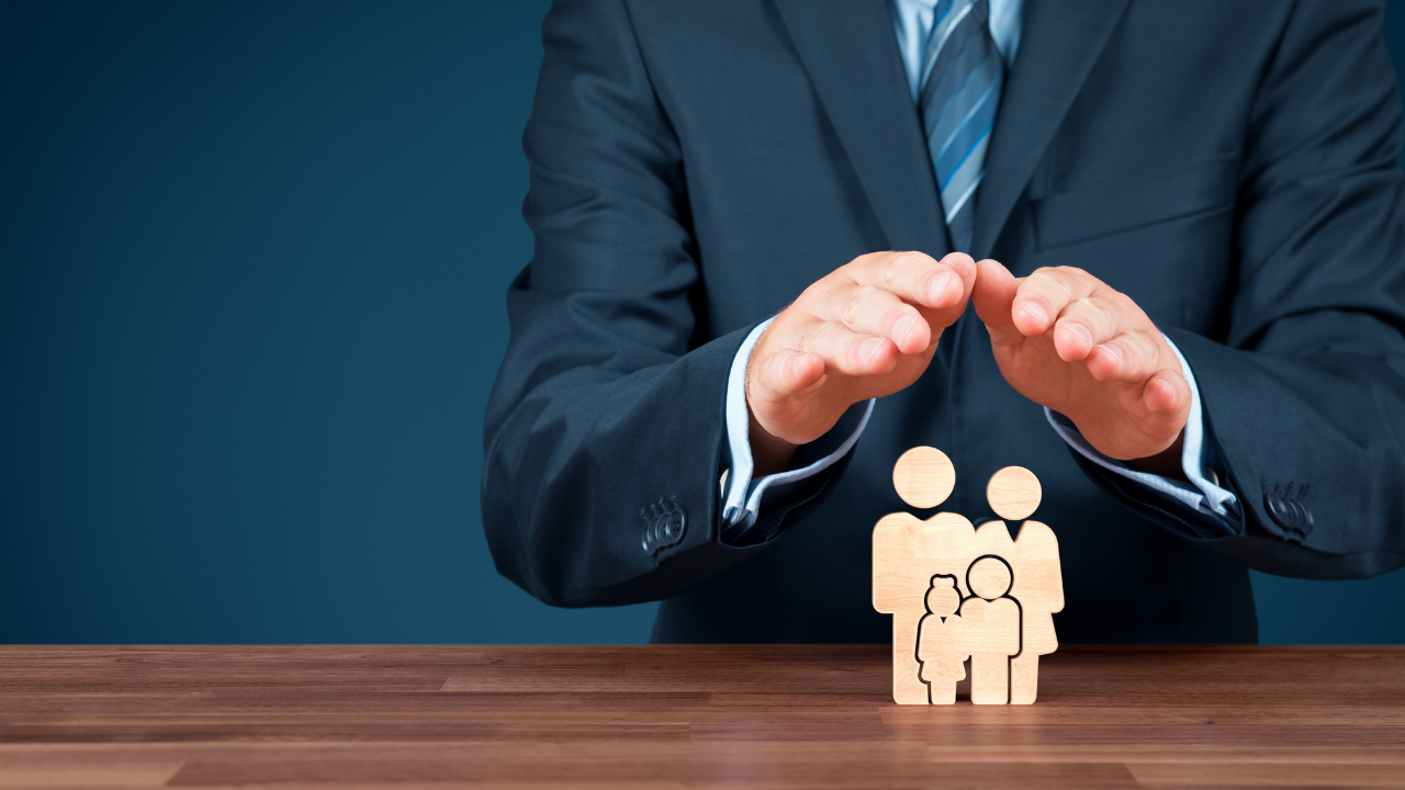 Life Insurance vs Term Insurance: Complete Guide to Choosing the Right Policy